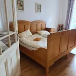 3zimmer-wohnkueche-altbau-90m2-eigener Parkplatz Lägenhet Oberhausen (North Rhine-Westphalia)