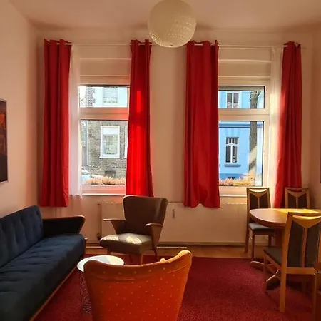 3zimmer-wohnkueche-altbau-90m2-eigener Parkplatz * אוברהאוזן