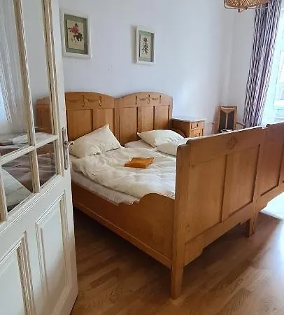 3zimmer-wohnkueche-altbau-90m2-eigener Parkplatz Apartment Oberhausen (North Rhine-Westphalia)