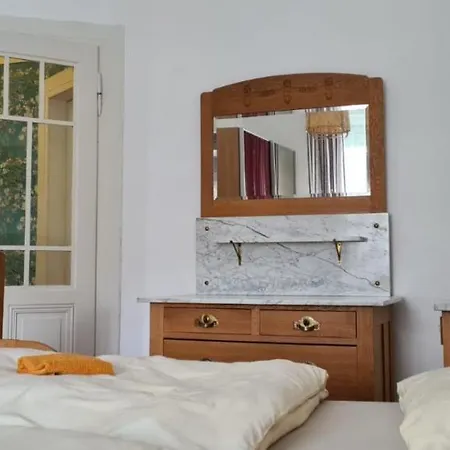 3zimmer-wohnkueche-altbau-90m2-eigener Parkplatz Apartment *