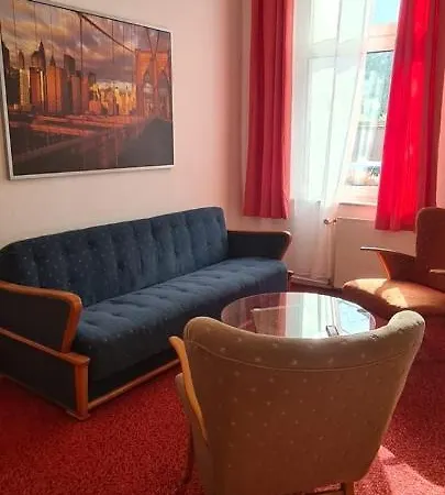 3zimmer-wohnkueche-altbau-90m2-eigener Parkplatz Apartment *