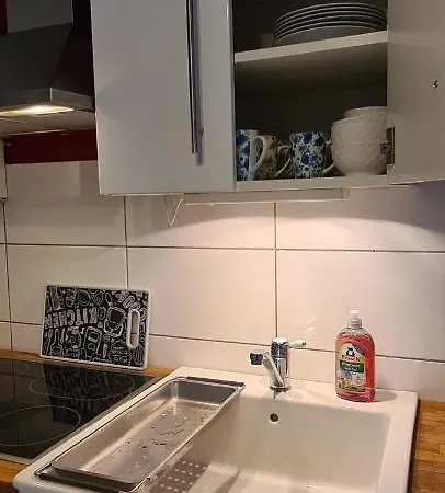 3zimmer-wohnkueche-altbau-90m2-eigener Parkplatz *