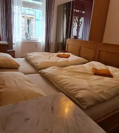 3zimmer-wohnkueche-altbau-90m2-eigener Parkplatz Apartment Oberhausen (North Rhine-Westphalia)