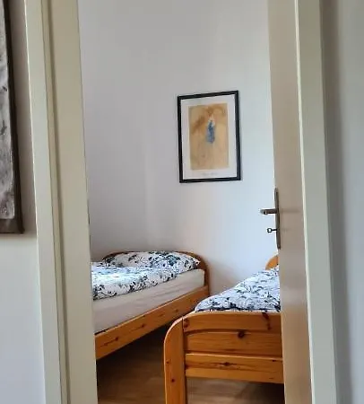 3zimmer-wohnkueche-altbau-90m2-eigener Parkplatz אוברהאוזן