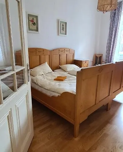 3zimmer-wohnkueche-altbau-90m2-eigener Parkplatz Апартаменты Оберхаузен