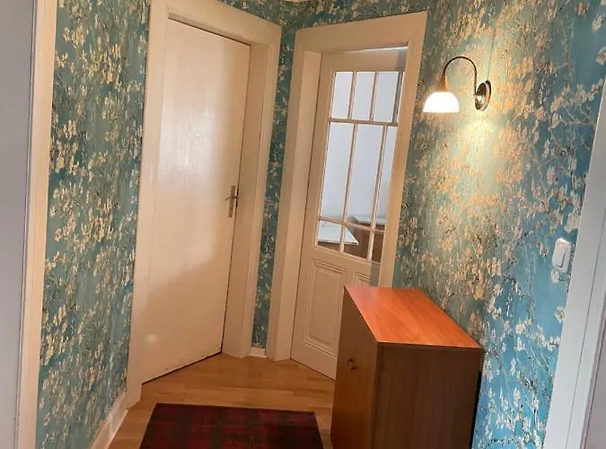 3zimmer-wohnkueche-altbau-90m2-eigener Parkplatz Апартаменты *