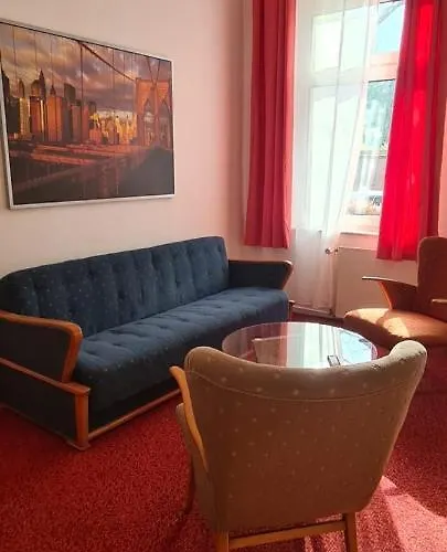 3zimmer-wohnkueche-altbau-90m2-eigener Parkplatz Апартаменты *