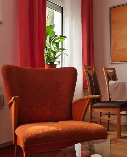 3zimmer-wohnkueche-altbau-90m2-eigener Parkplatz أوبيرهاوزين