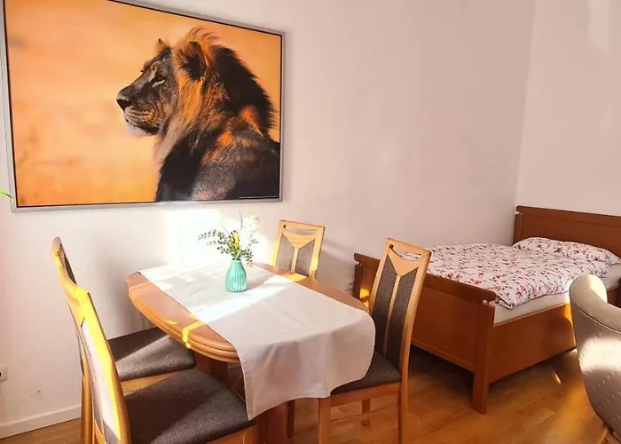 Апартаменты 3zimmer-wohnkueche-altbau-90m2-eigener Parkplatz *