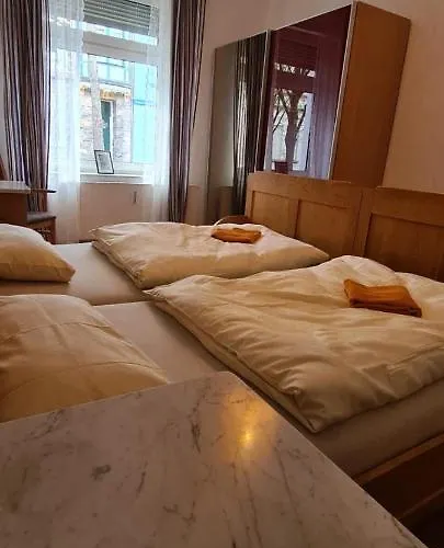 3zimmer-wohnkueche-altbau-90m2-eigener Parkplatz شقة أوبيرهاوزين