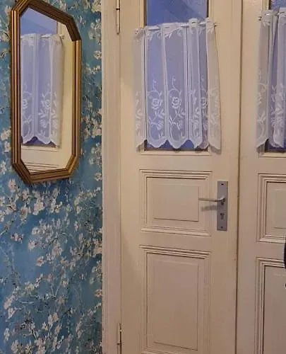 3zimmer-wohnkueche-altbau-90m2-eigener Parkplatz أوبيرهاوزين