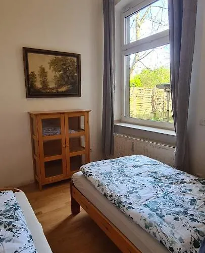 شقة 3zimmer-wohnkueche-altbau-90m2-eigener Parkplatz