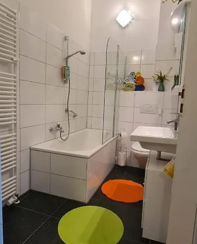 Апартаменты 3zimmer-wohnkueche-altbau-90m2-eigener Parkplatz Оберхаузен